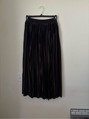 American Apparel Black Pleated Skirt